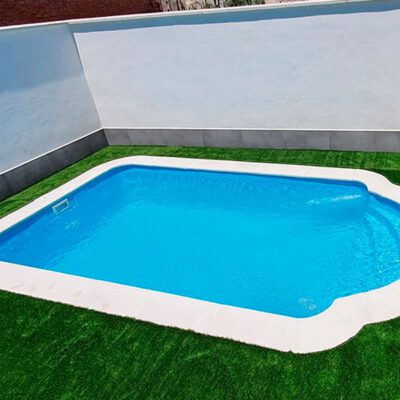 Piscinas de Poliéster con Escaleras Romanas